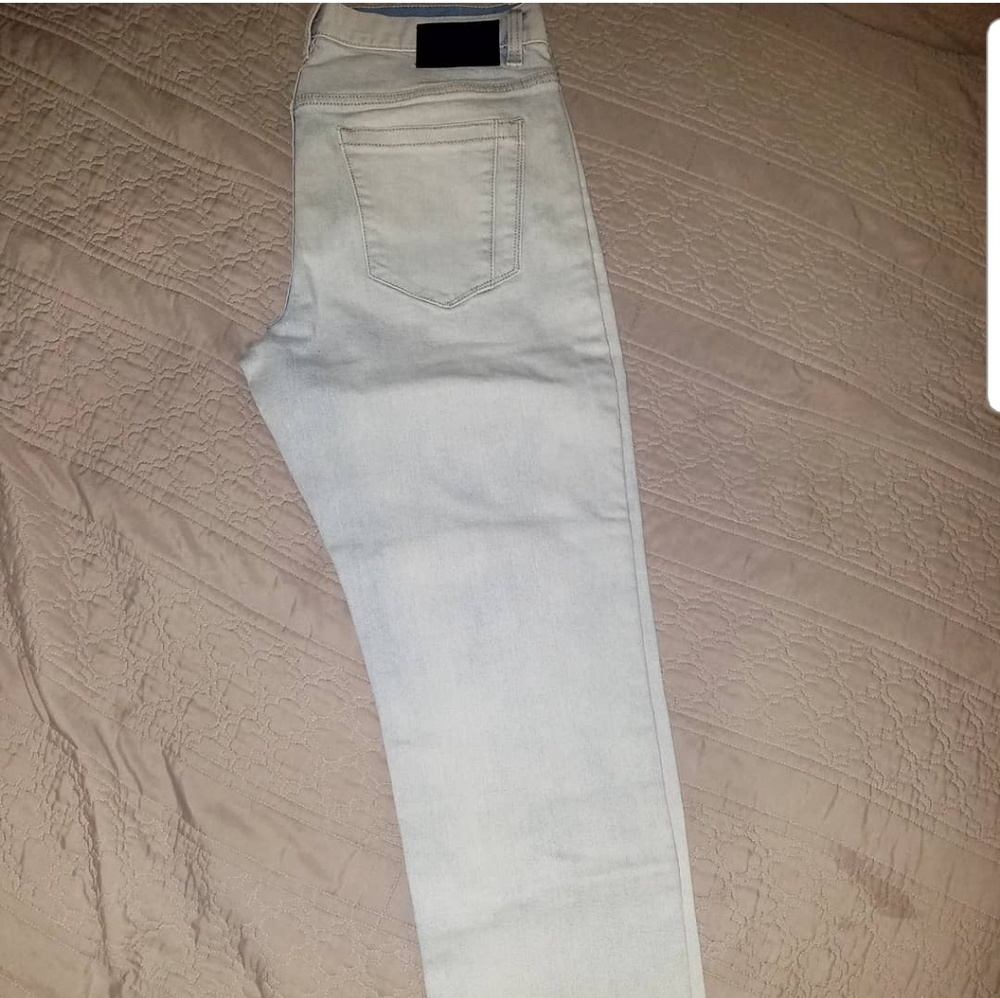 Men's Perry Ellis jeans.